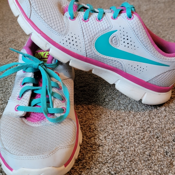 Nike Women's Gray and Teal Athletic Shoes - Picture 6 of 7